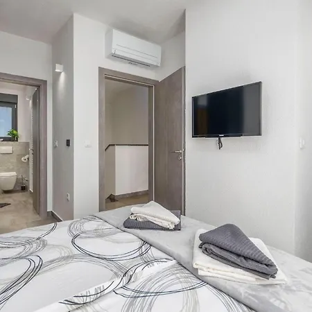 Dalmatinka Holiday home *