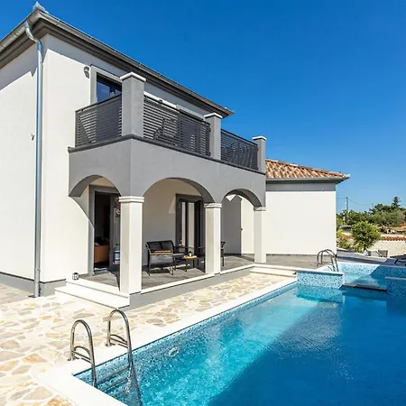 Holiday home Dalmatinka *
