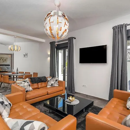 Dalmatinka Holiday home *