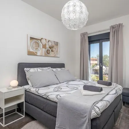 Dalmatinka Holiday home *